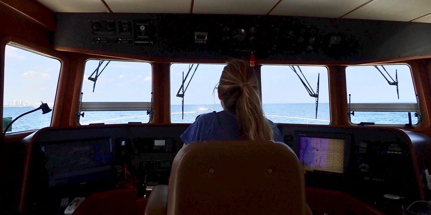 Nordhavn 47 - Navigator - Elle in Cockpit